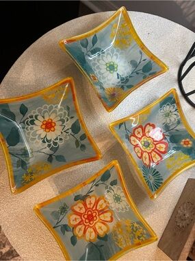 Prima Design Set of 4 Small Square Glass Curved Plate Bowls Bright Flowers 5"